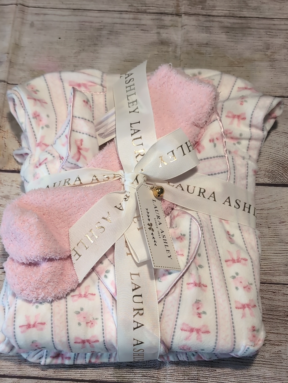 Laura Ashley Bow & Floral Print Soft Three Piece Long Sleeve PJ Se Size M NWT